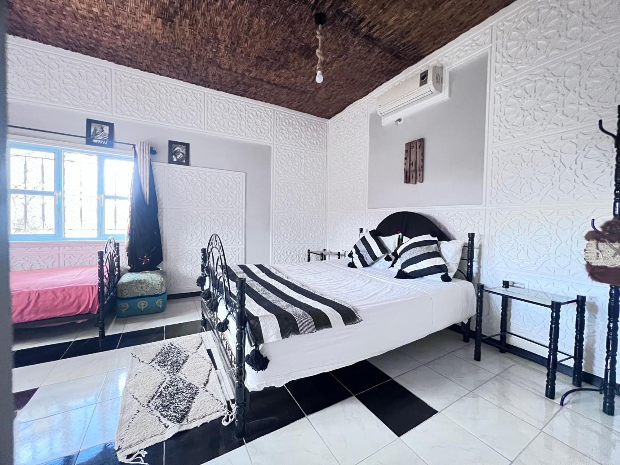 La Maison Traditionnelle Hotel Et Guesthouse Tafraout Dış mekan fotoğraf